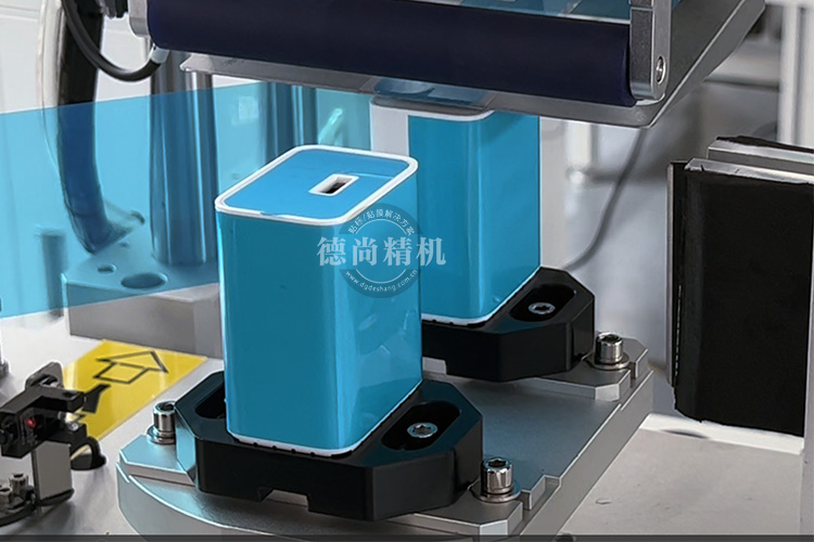 你怎么還在用人工貼膜呀！快來看看這款（充電器頭自動(dòng)貼膜機(jī)）